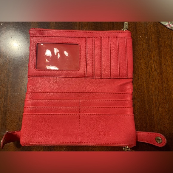 Roots bright pink wallet. - Picture 3 of 5